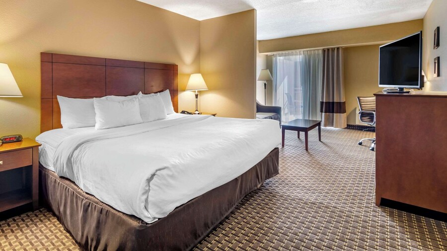 Comfort Inn & Suites Raphine - Lexington near I-81 and I-64