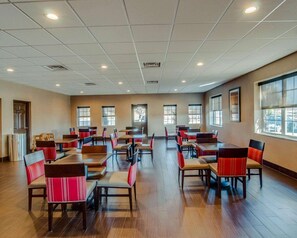 Buffet déjeuner gratuit tous les jours