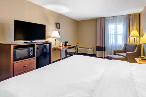 Standard Room, 1 King Bed, Non Smoking | Premium bedding, pillowtop beds, blackout drapes, iron/ironing board - Comfort Inn & Suites Raphine - Lexington near I-81 and I-64 (Raphine)