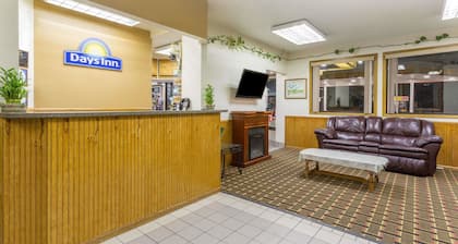 Days Inn by Wyndham Paxton