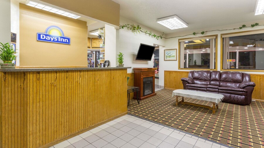 Days Inn by Wyndham Paxton