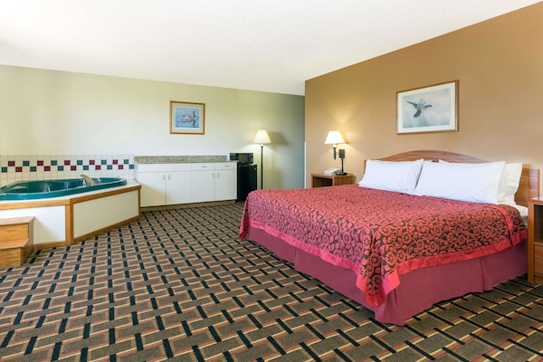 Suite, 1 King Bed | WiFi (free), bed sheets