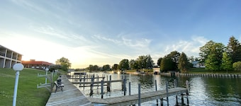 Fleetwood Inn & Suites