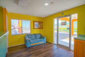 Lobby sitting area - Texas Inn San Benito near Harlingen (San Benito)