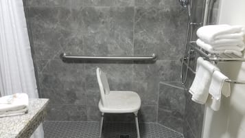 Douche, articles de toilette gratuits, serviettes fournies