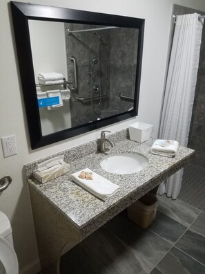 Shower, free toiletries, towels