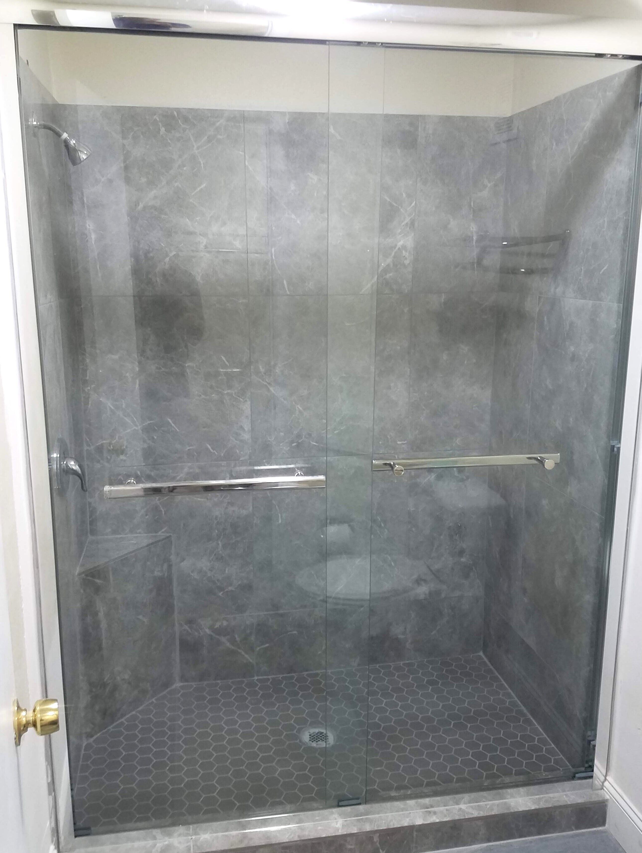 Kamar, 2 Tempat Tidur Queen, lemari es &amp; microwave | Shower kamar mandi