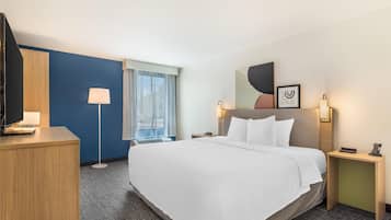 Een bureau, een laptopwerkplek, geluiddichte muren