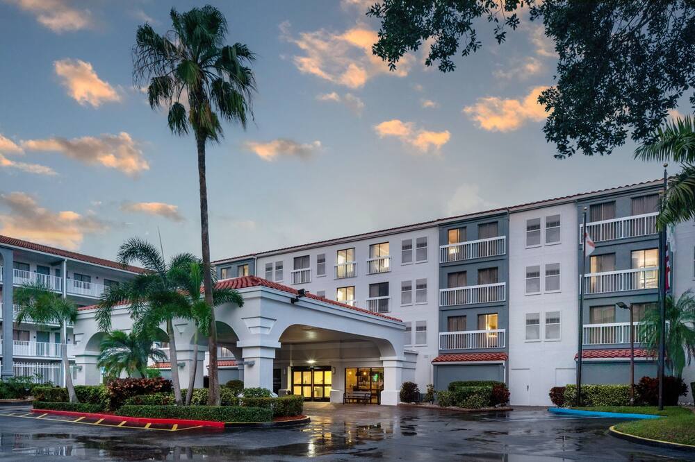 Holiday Inn & Suites Boca Raton - North, an IHG Hotel
