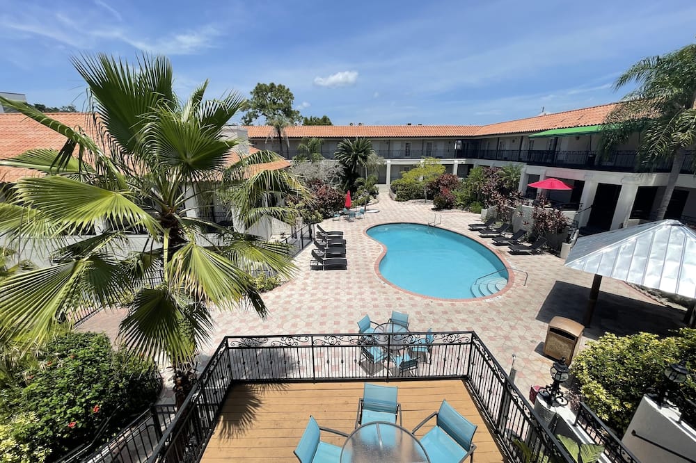 Red Roof Inn PLUS+ & Suites Tampa