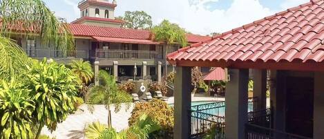 Outdoor pool, pool loungers