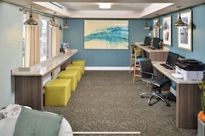 Business center - Red Roof Inn PLUS+ & Suites Tampa (Tampa)