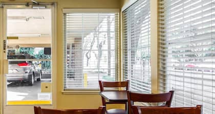 Econo Lodge Sacramento Convention Center