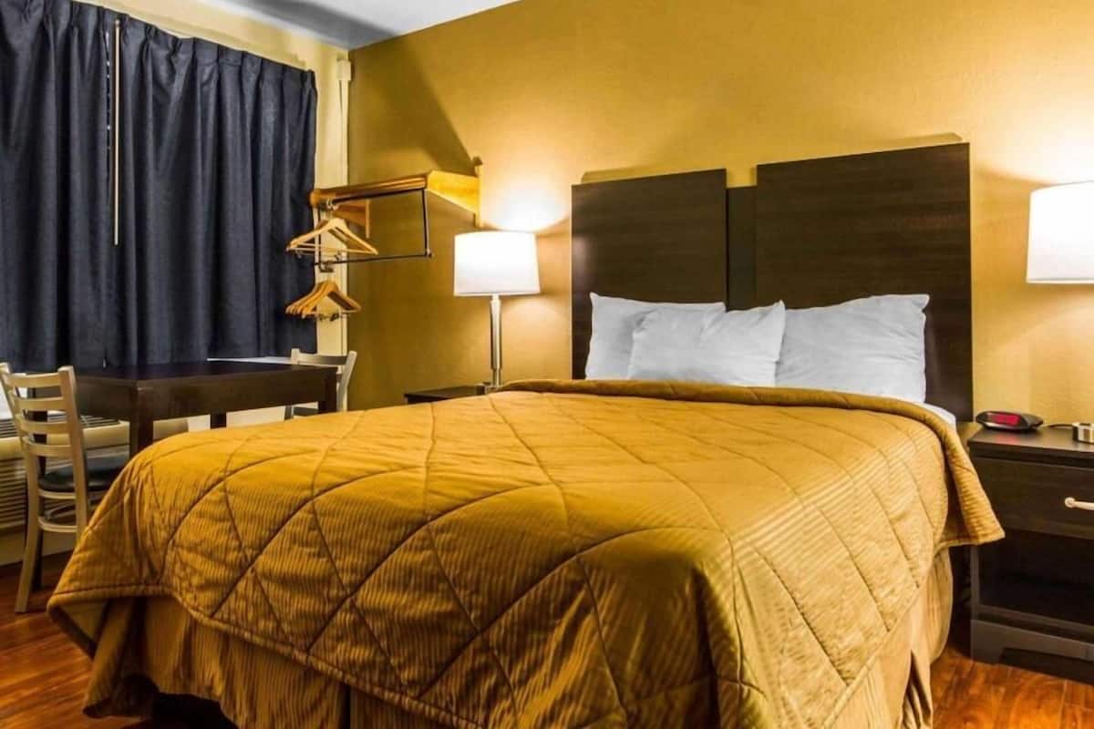 Cortinas blackout, insonorización y tabla de planchar con plancha