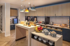 Free daily continental breakfast