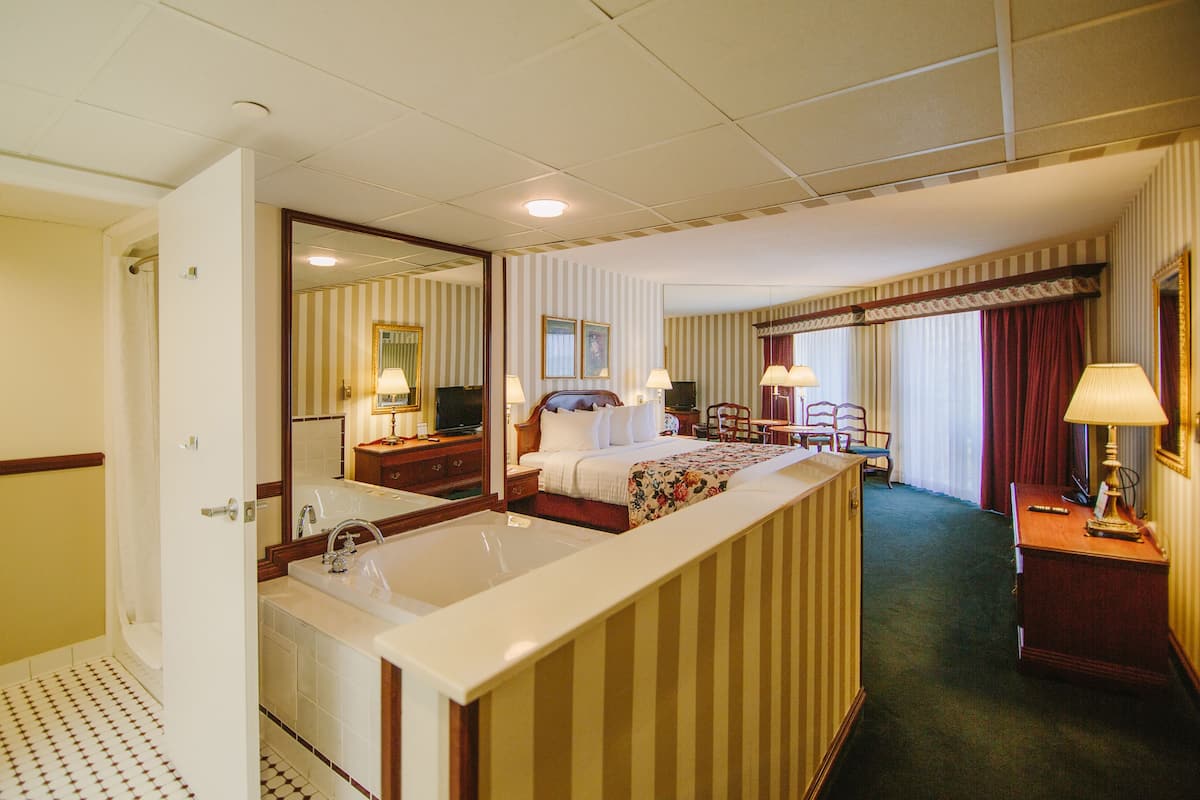 signature room, 1 king bed | 1 bedroom, hypo-allergenic bedding, laptop workspace, iron/ironing board