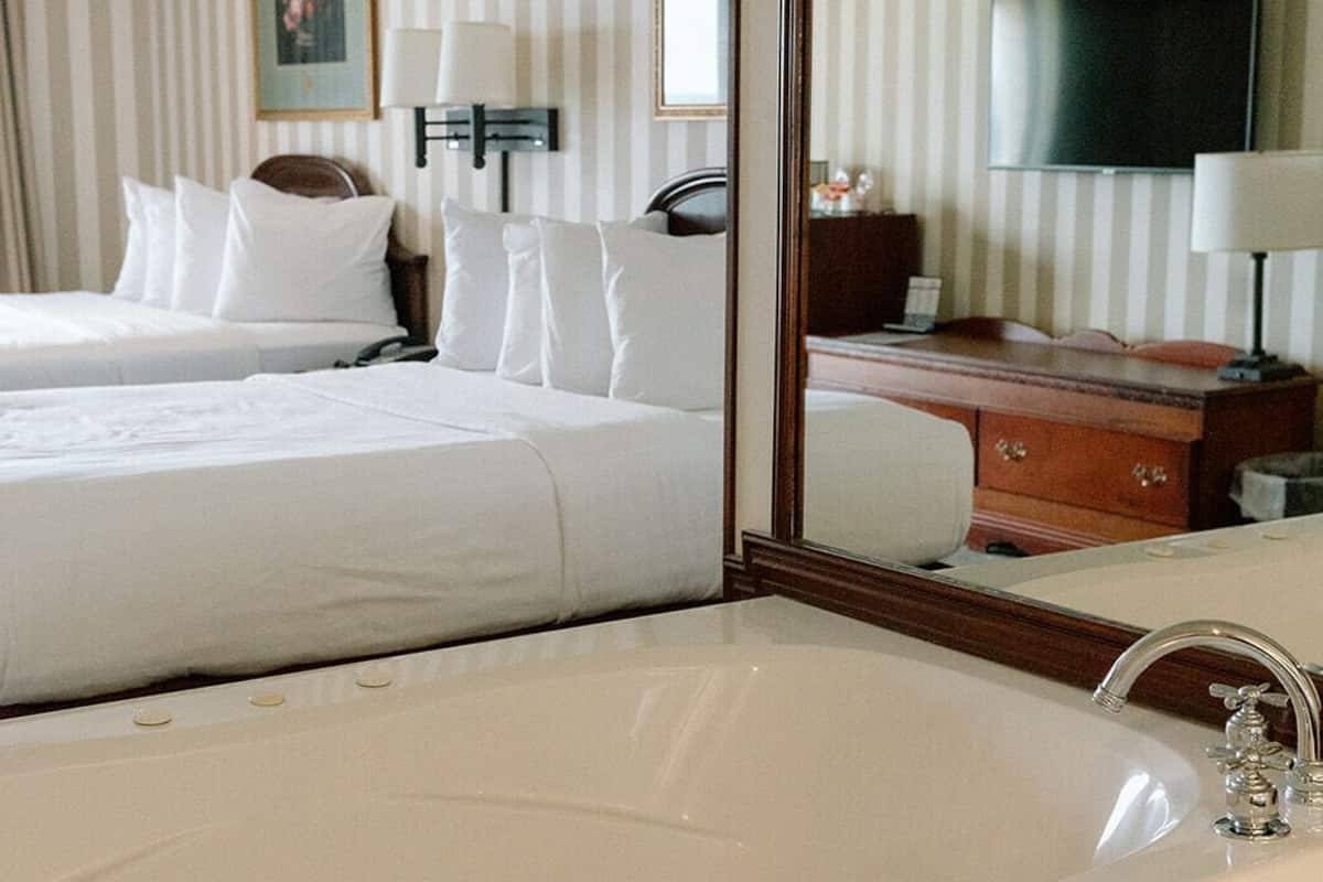 signature room, 1 king bed | 1 bedroom, hypo-allergenic bedding, laptop workspace, iron/ironing board