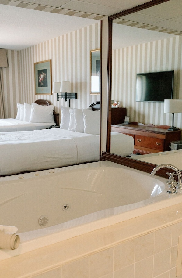 Signature Room, 1 Katil Raja (King) | Peralatan tempat tidur hipoalergenik, ruang kerja komputer riba 