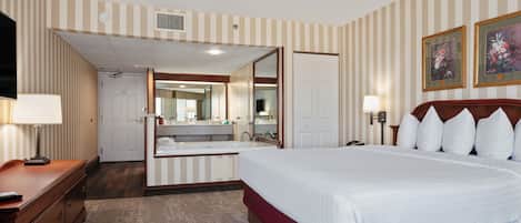 Signature Room, 1 King Bed | Hypo-allergenic bedding, laptop workspace, iron/ironing board, free WiFi