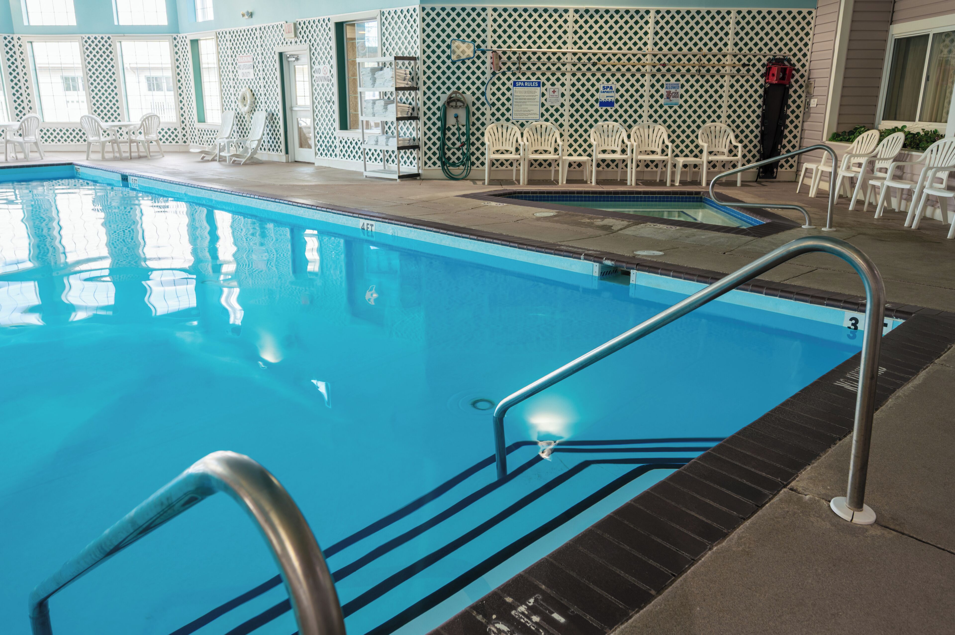 Indoor pool, sun loungers