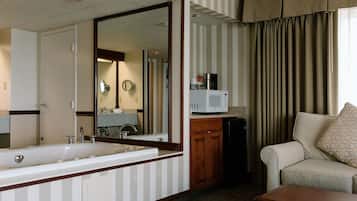 1 bedroom, hypo-allergenic bedding, laptop workspace, iron/ironing board