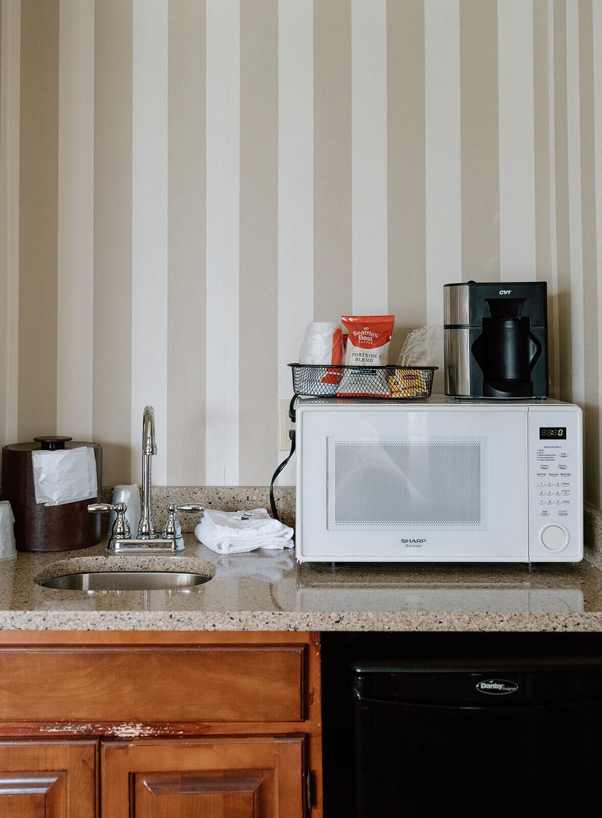 deluxe suite, 1 bedroom, bay view | 1 bedroom, hypo-allergenic bedding, laptop workspace, iron/ironing board