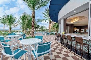 Bar (on property) at Residence Inn Fort Lauderdale Pompano Beach / Oceanfront