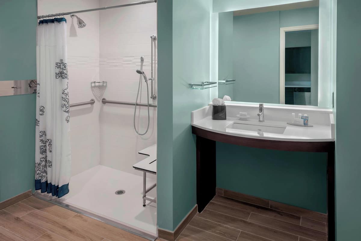 Articles de toilette gratuits, sèche-cheveux, serviettes fournies, savon