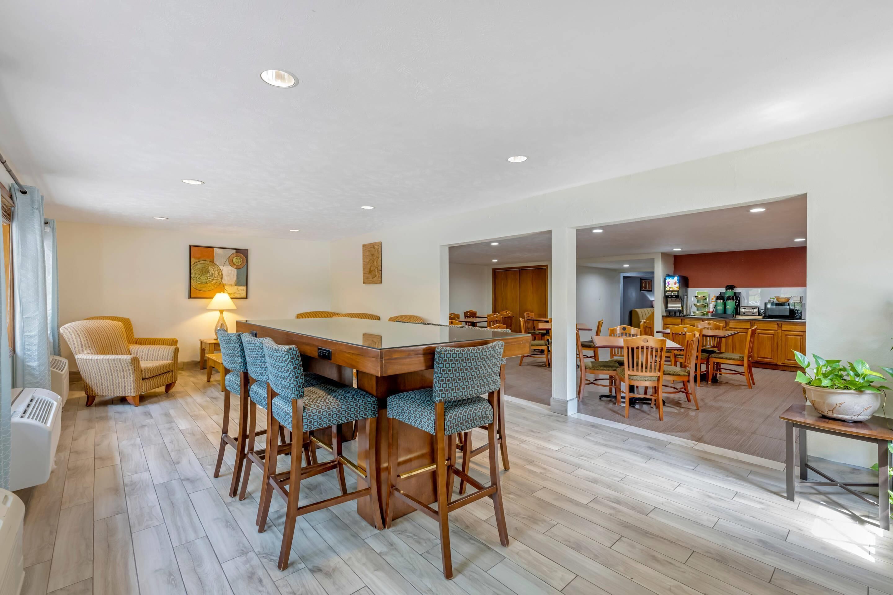 Free daily buffet breakfast