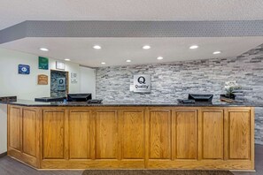 Lobby - Quality Inn & Suites Lincoln South (Lincoln)