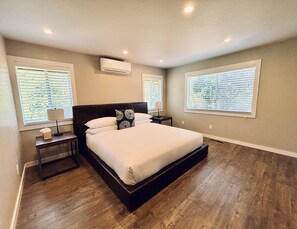 Valley View King Suite - Not Pet Friendly | Iron/ironing board, free WiFi, bed sheets - Hidden Valley Inn (Carmel Valley)