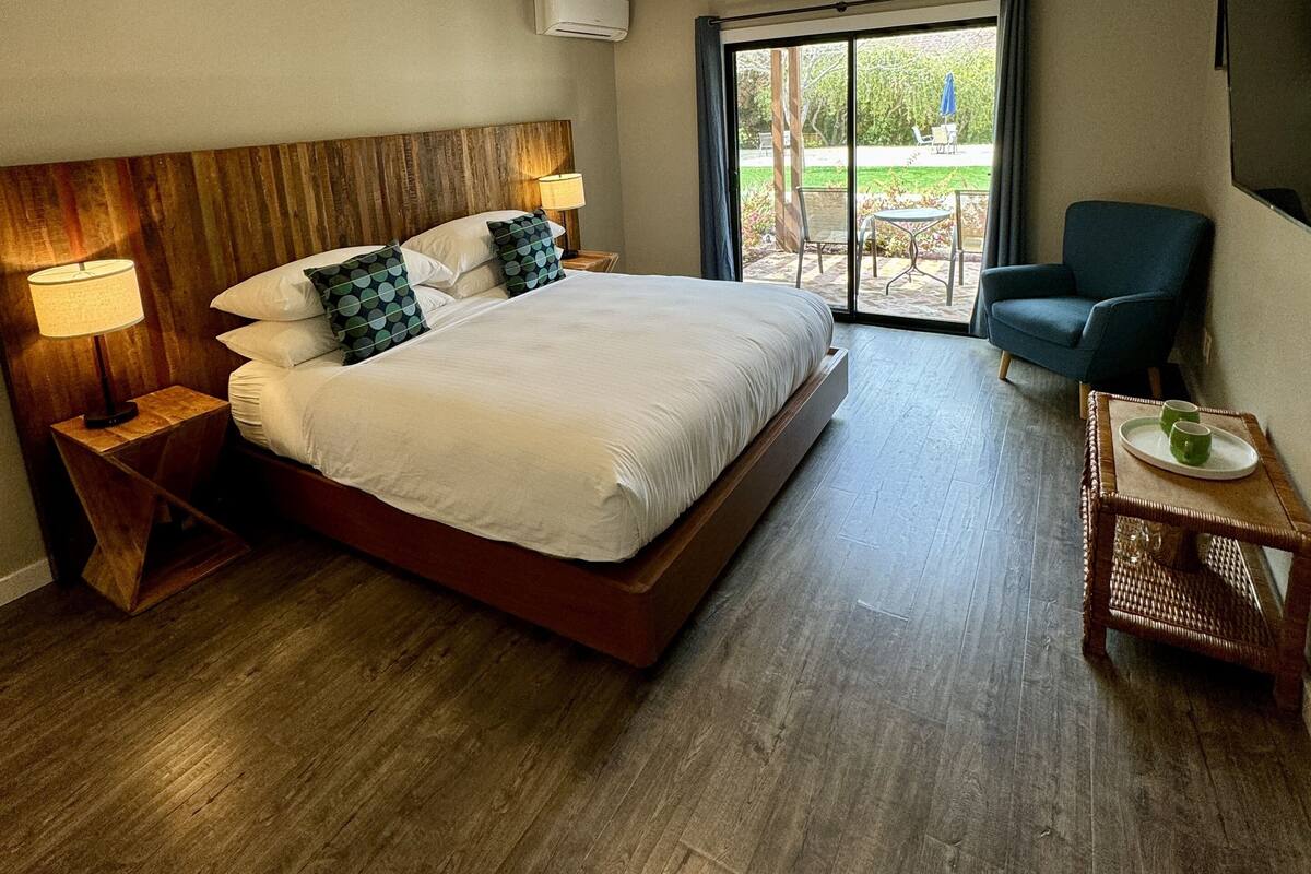 Garden View King - Not Pet Friendly | 熨斗/熨衣板、免费 WiFi、床单