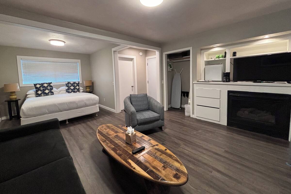 Garden View King JR Suite - Not Pet Friendly | 熨斗/熨衣板、免费 WiFi、床单