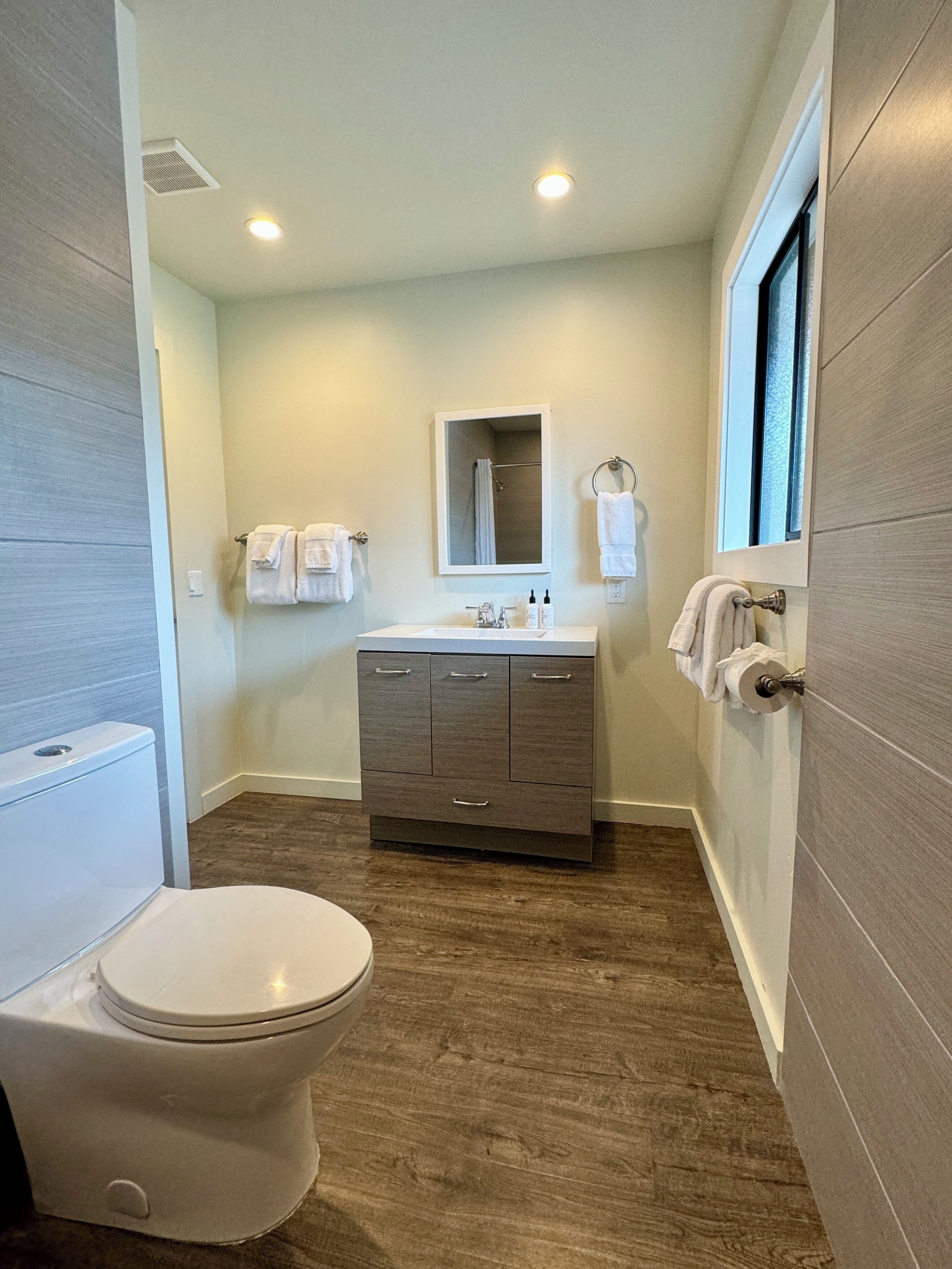 dog friendly - hidden valley king | bathroom | free toiletries, hair dryer, towels