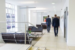 Lobby sitting area - Dolphin House (London)