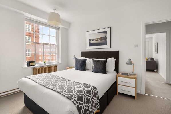 1 bedroom, premium bedding, in-room safe, desk