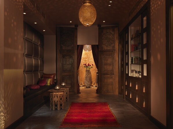 Vartalohoitoja, kuumakivihierontaa, syväkudoshierontaa