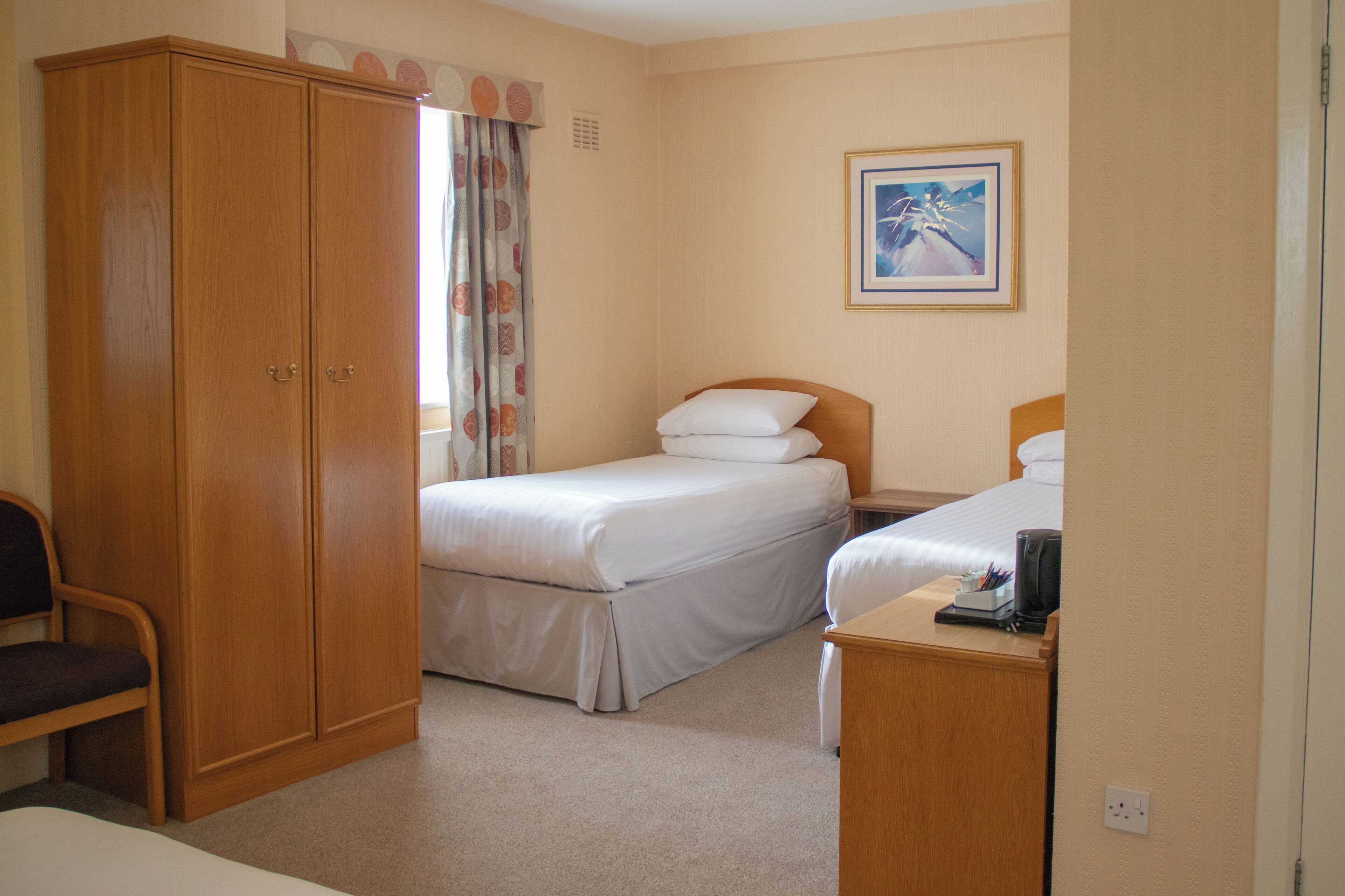 family room | 1 bedroom, desk, cots/infant beds, free wifi