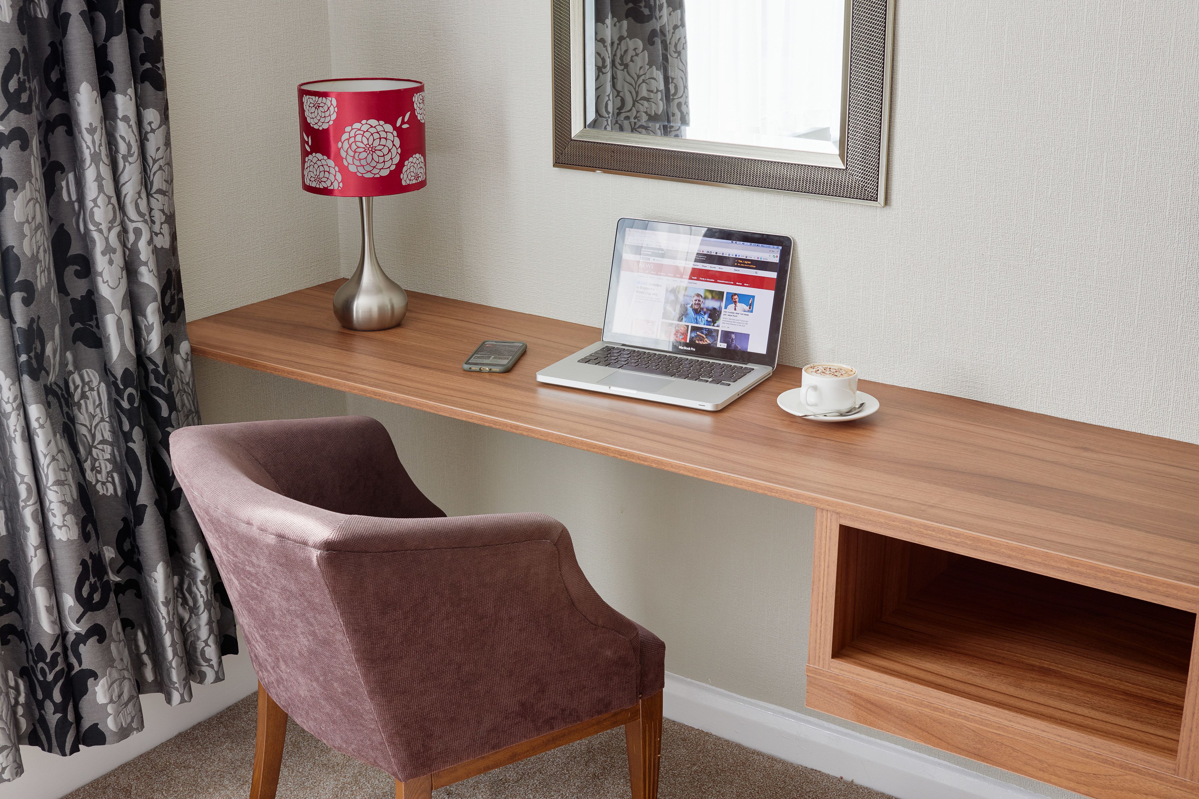 1 bedroom, desk, cots/infant beds, free wifi