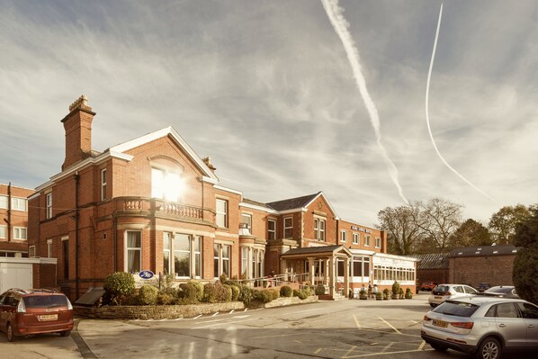 Limited parking - Alma Lodge Hotel & Events Venue (Stockport)