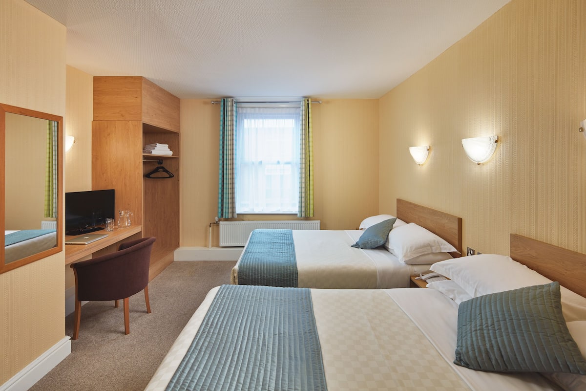 Desk, cribs/infant beds, free WiFi, bed sheets