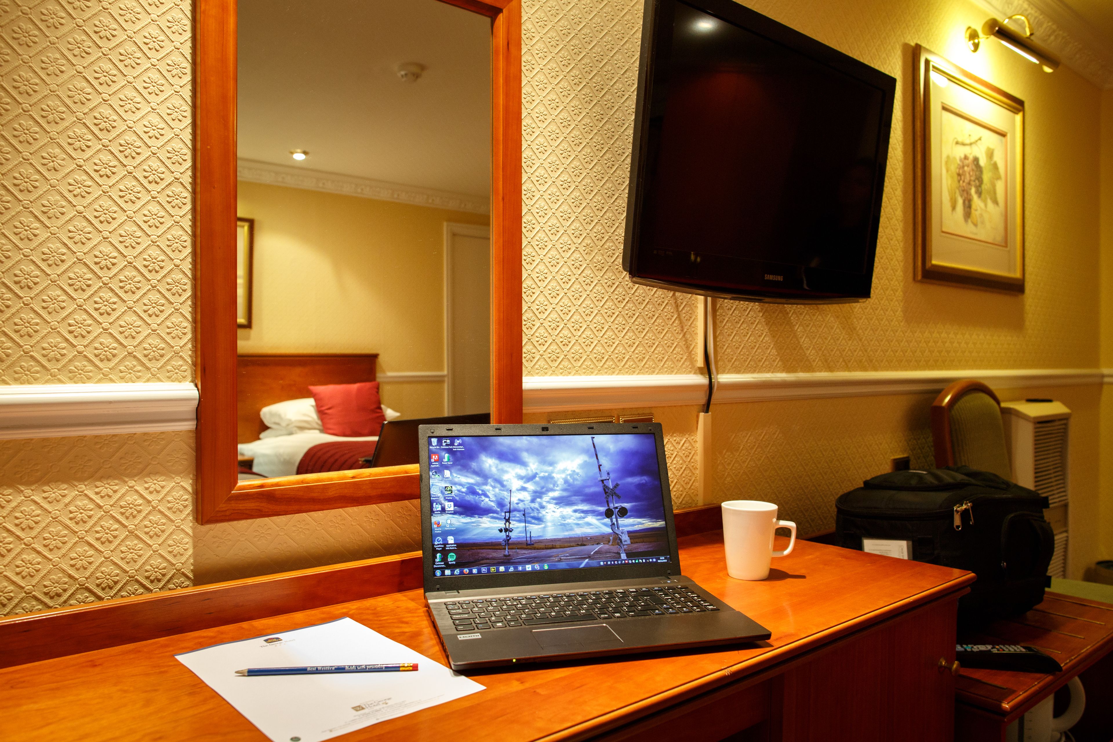 in-room business centre