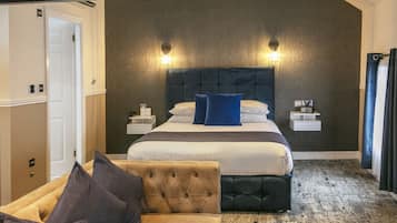 Executive Suite, 1 Double Bed, Non Smoking | In-room safe, desk, iron/ironing board, rollaway beds