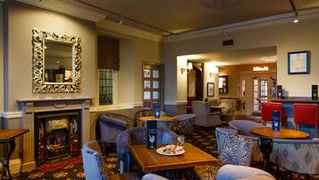 Lunch and dinner served, British cuisine