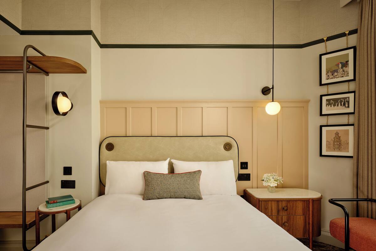 Standard Room, 1 Double Bed | Desk, iron/ironing board, free WiFi, bed sheets