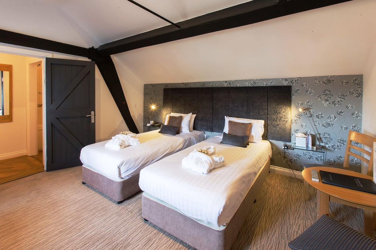 desk, soundproofing, iron/ironing board, free wifi