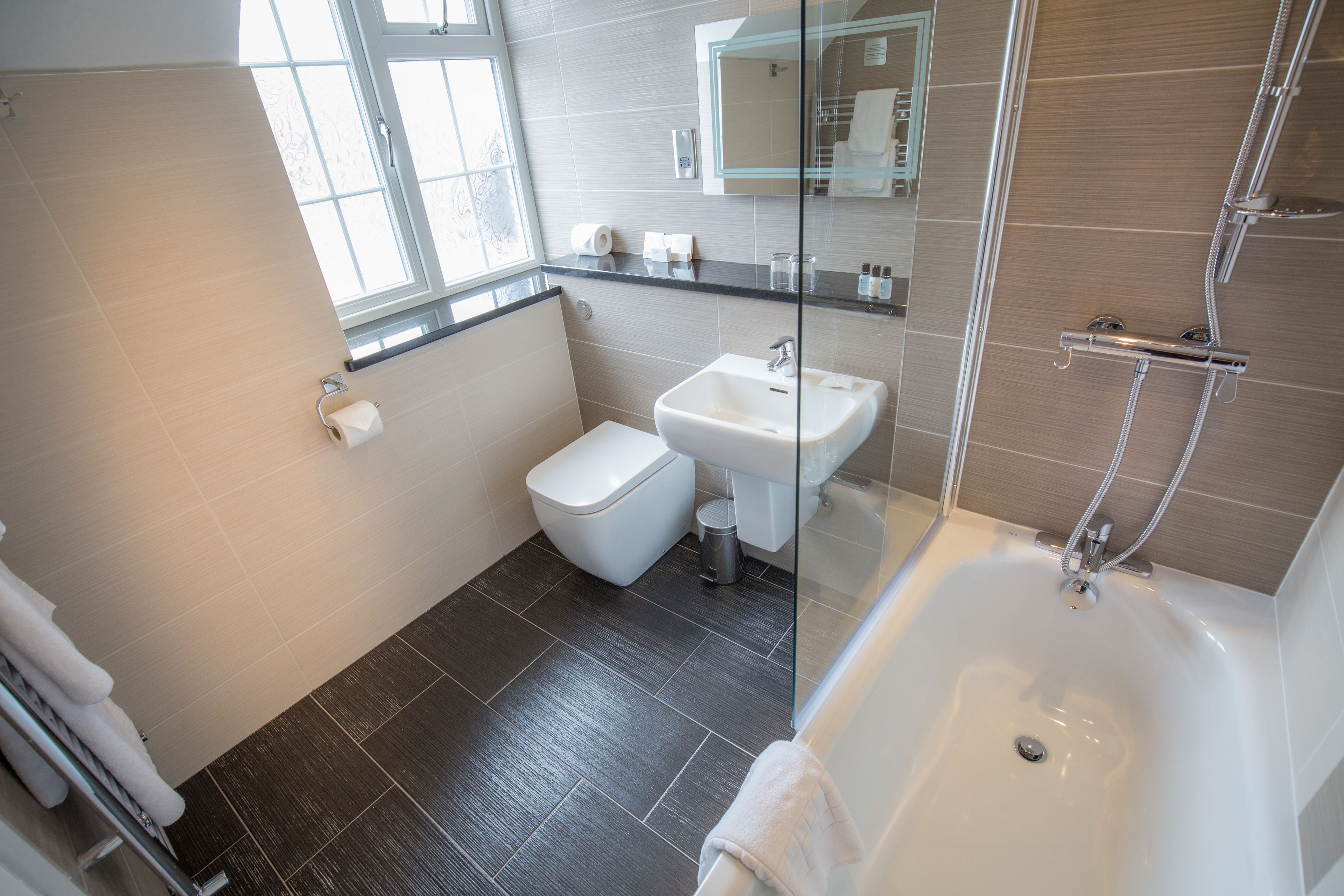 traditional studio suite, 1 bedroom | bathroom | free toiletries, hair dryer, towels
