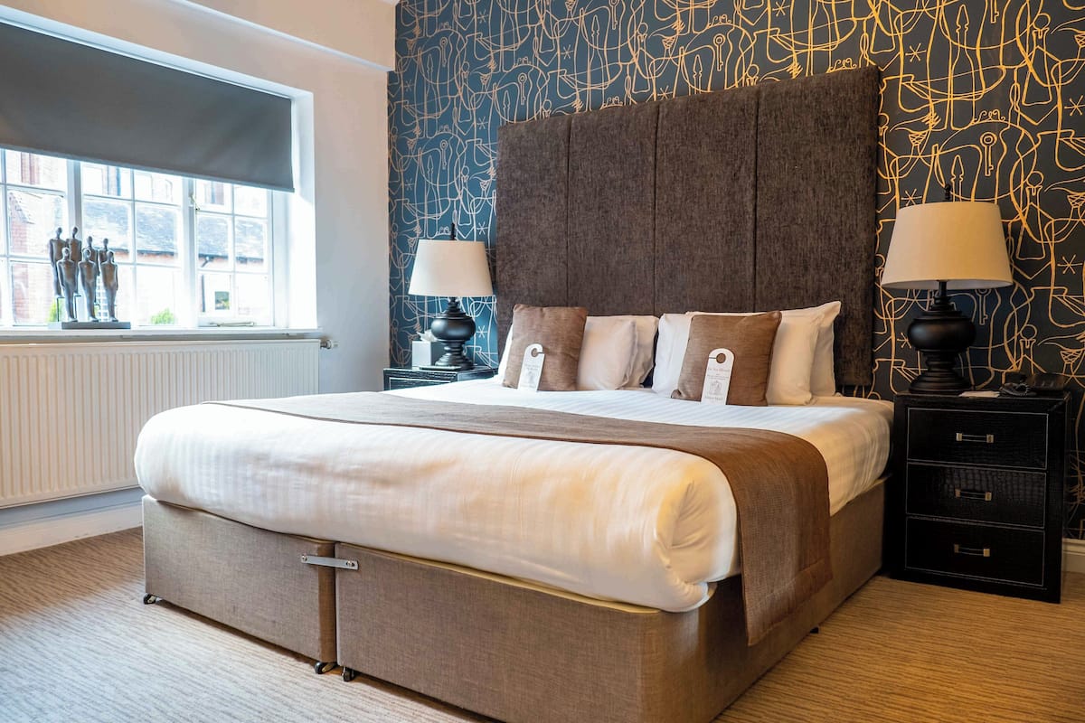 1 bedroom, desk, soundproofing, iron/ironing board