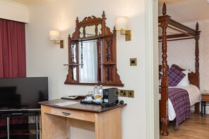 Bureau, fer et planche à repasser, Wi-Fi gratuit, draps fournis