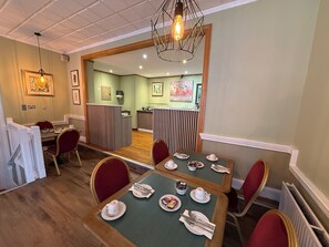 Free daily English breakfast  - Preston Park Hotel (Brighton)